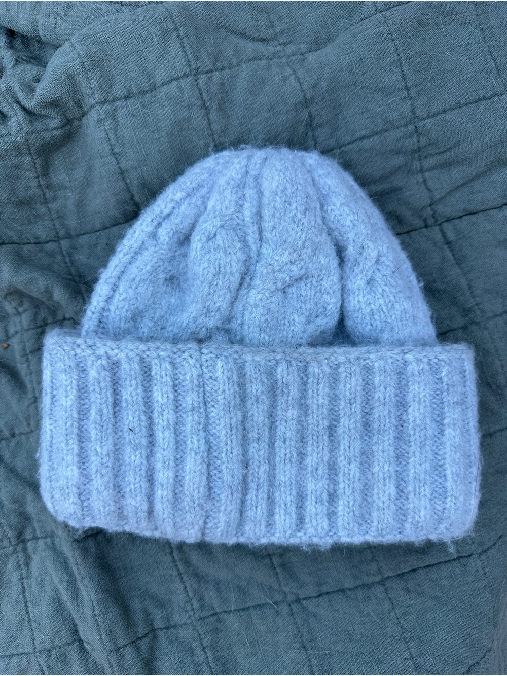Free People Women’s Cable Knit Beanie - light grey